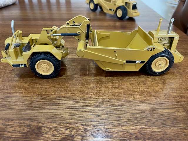 NZG Caterpillar 627 Scrapers 1:50 scale models
