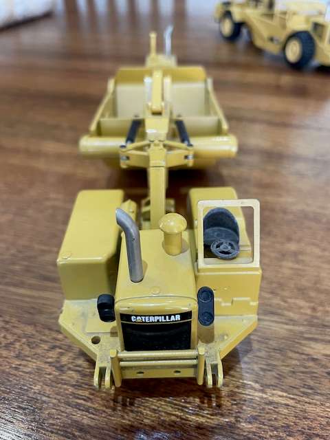 NZG Caterpillar 627 Scrapers 1:50 scale models