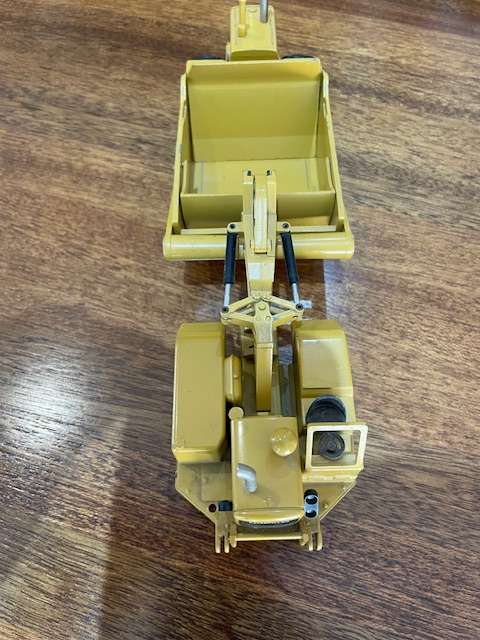 NZG Caterpillar 627 Scrapers 1:50 scale models