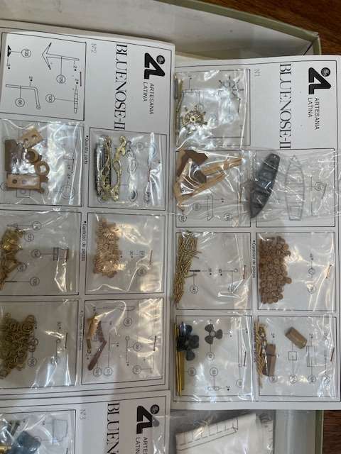 ARTESANIA LATINA 1:75 SCALE BLUENOSE-II MODEL KIT