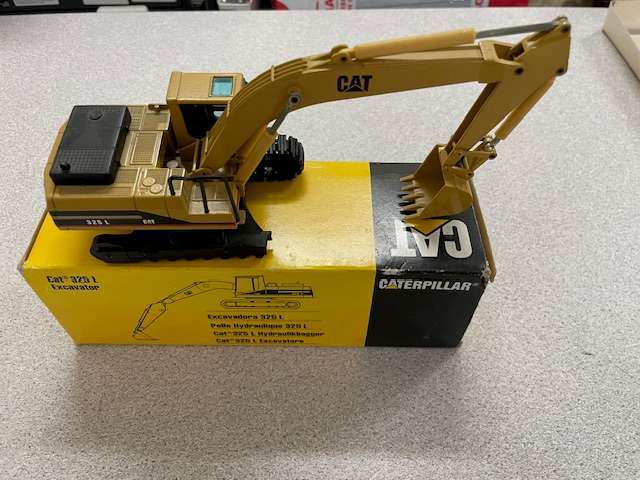 NZG Caterpillar 325L Excavator 1:50 scale model