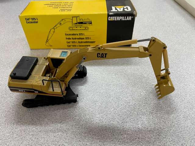 NZG Caterpillar 325L Excavator 1:50 scale model