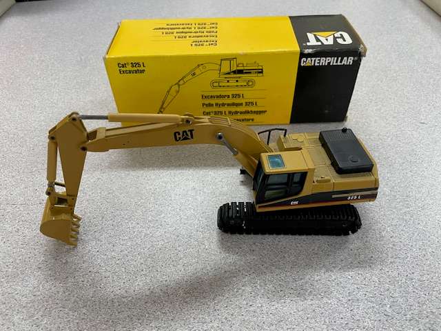 NZG Caterpillar 325L Excavator 1:50 scale model