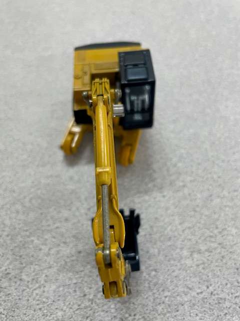 Komatsu PC100 Hydraulic Excavator 1:48 scale model