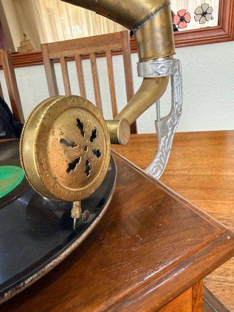 HIS MASTERS VOICE GRAMAPHONE - WORKING