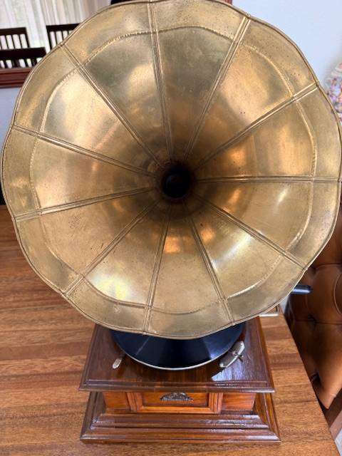 HIS MASTERS VOICE GRAMAPHONE - WORKING