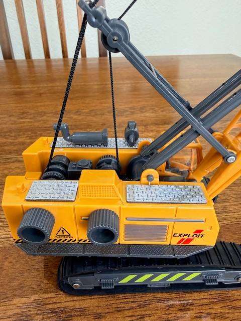 CRANE MODEL - WITH MOVING PARTS