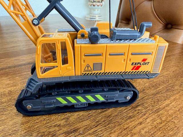 CRANE MODEL - WITH MOVING PARTS