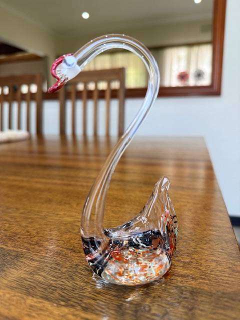 VINTAGE HANDBLOWN MURANO GLASS - SWAN