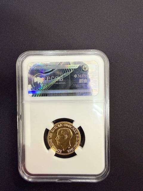 NOVELTY ITEM - 1937 British Full Sovereign - REPLICA NOT REAL GOLD