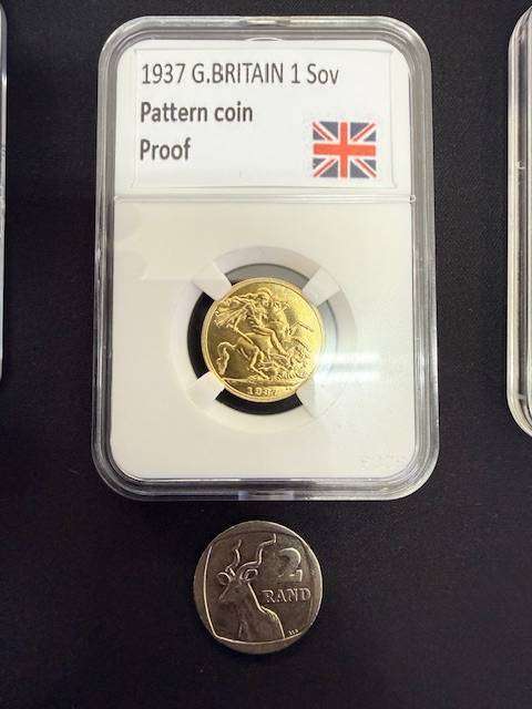 NOVELTY ITEM - 1937 British Full Sovereign - REPLICA NOT REAL GOLD