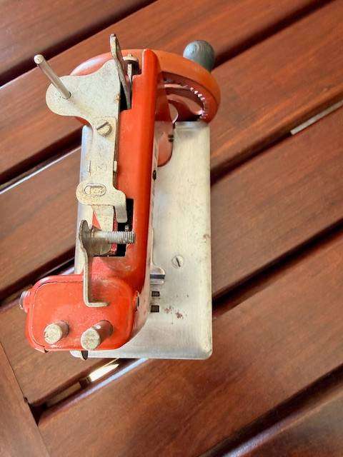 *SUPER RARE* SINGER SEW HANDY MODEL 20 IN POPPY RED !
