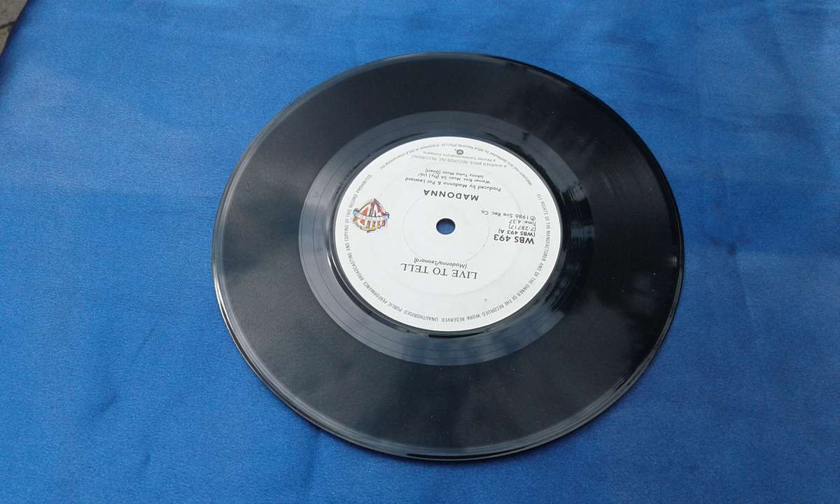 7" Single.  Vinyl.  Madonna.  Live to tell.  VG+ VG