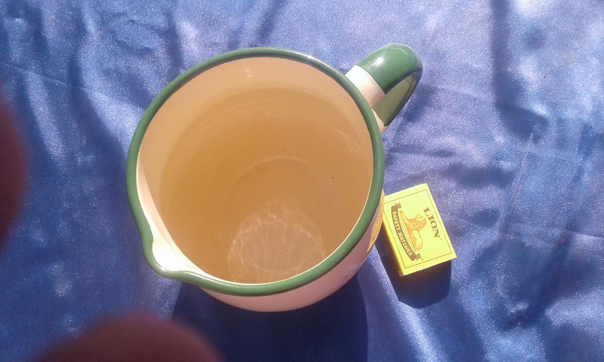 Enamel jug.  Condition : Very good.  150mm high.