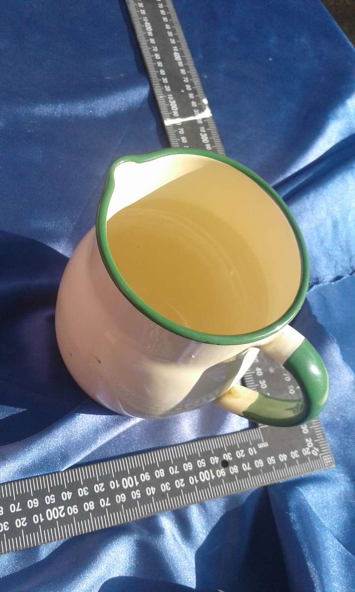 Enamel jug.  Condition : Very good.  150mm high.