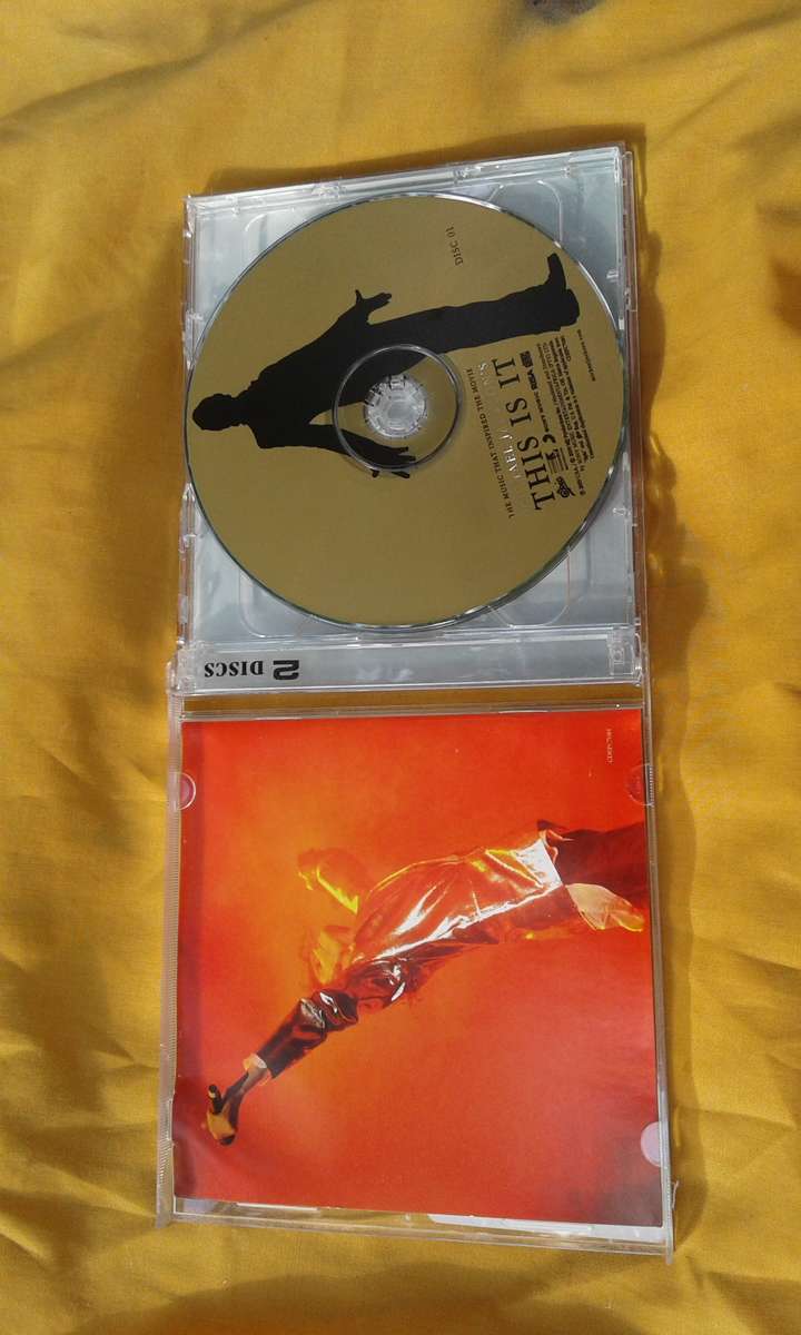 CD Michael Jackson.  This is it.  2 CD Set.