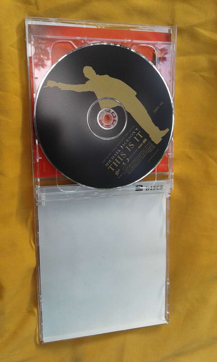 CD Michael Jackson.  This is it.  2 CD Set.
