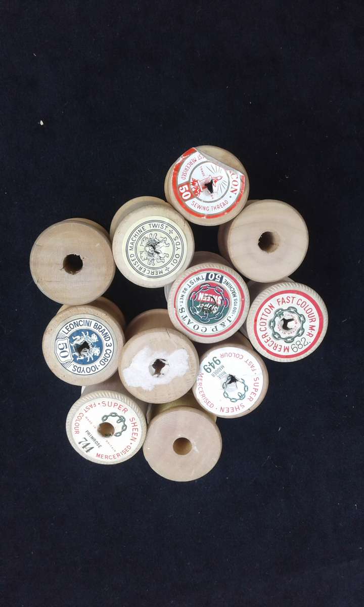 Empty wooden cotton reels joblot.
