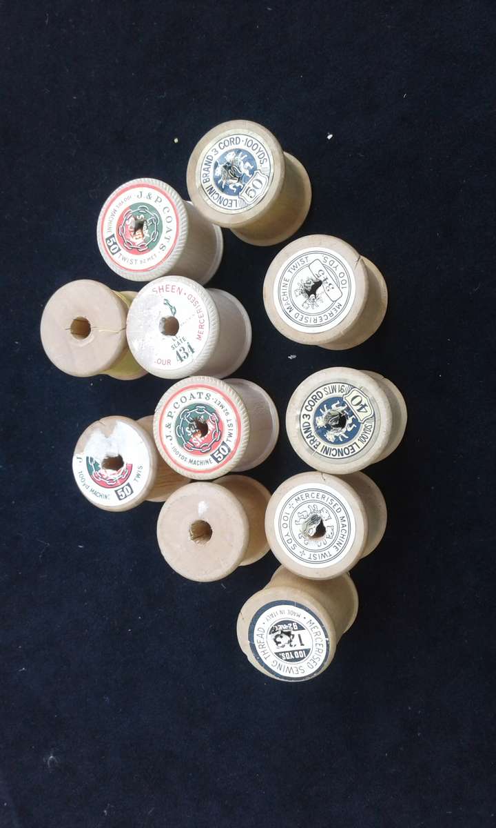 Empty wooden cotton reels joblot.