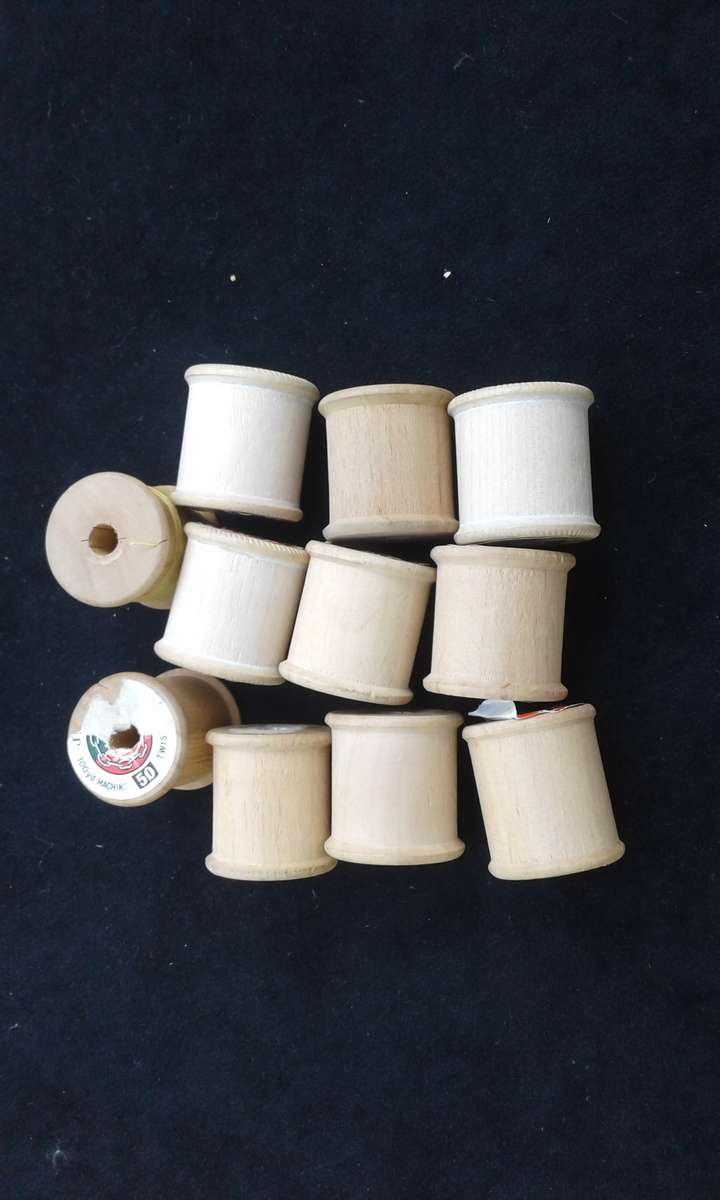 Empty wooden cotton reels joblot.