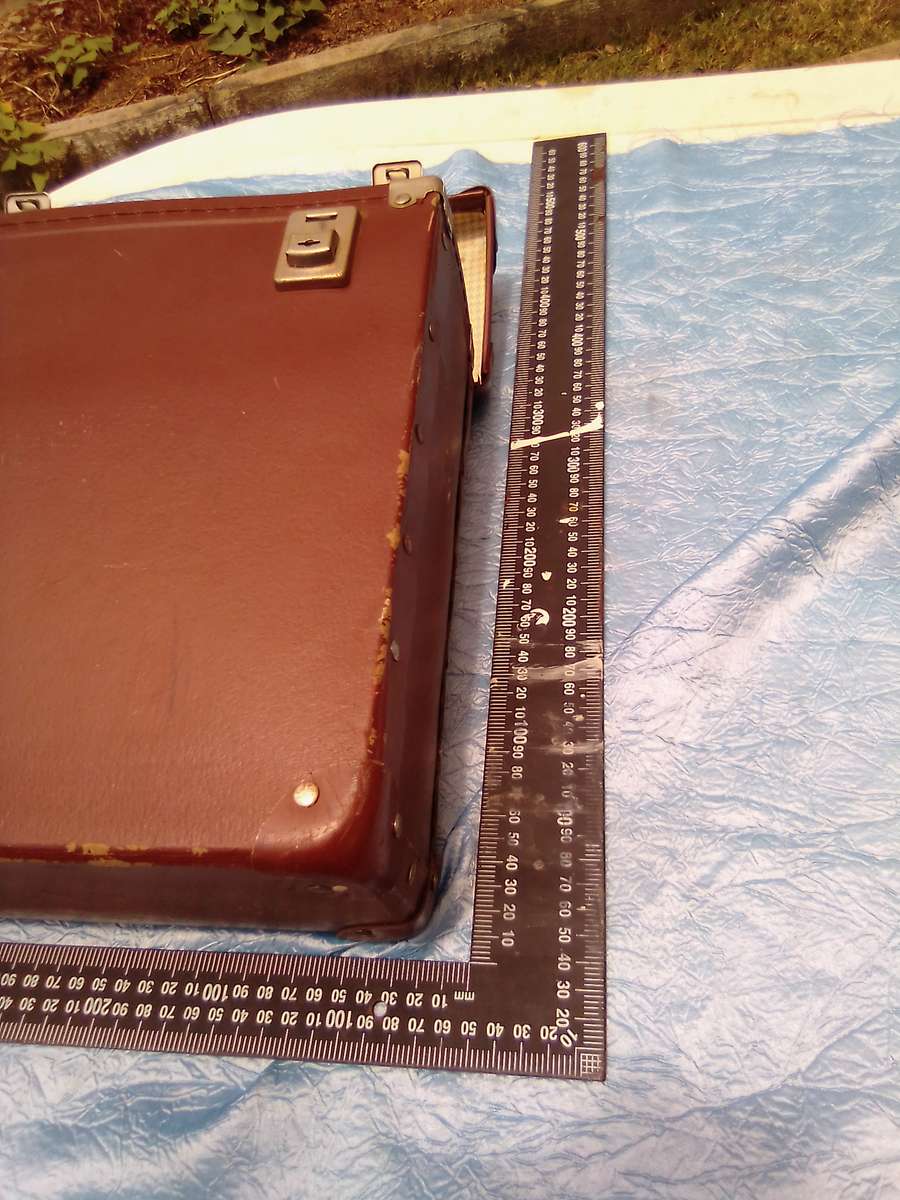 Retro briefcase/storage box with keys.  Condition:  Very good.