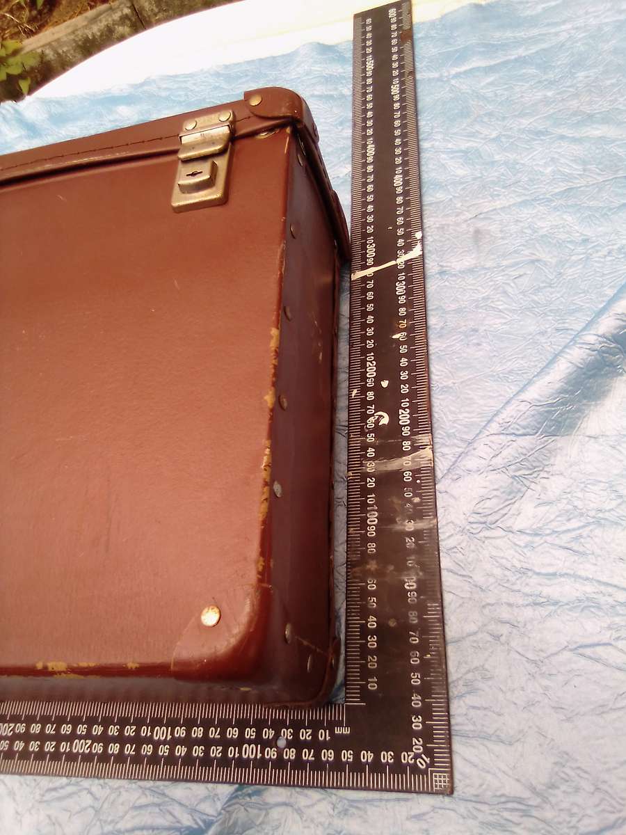 Retro briefcase/storage box with keys.  Condition:  Very good.