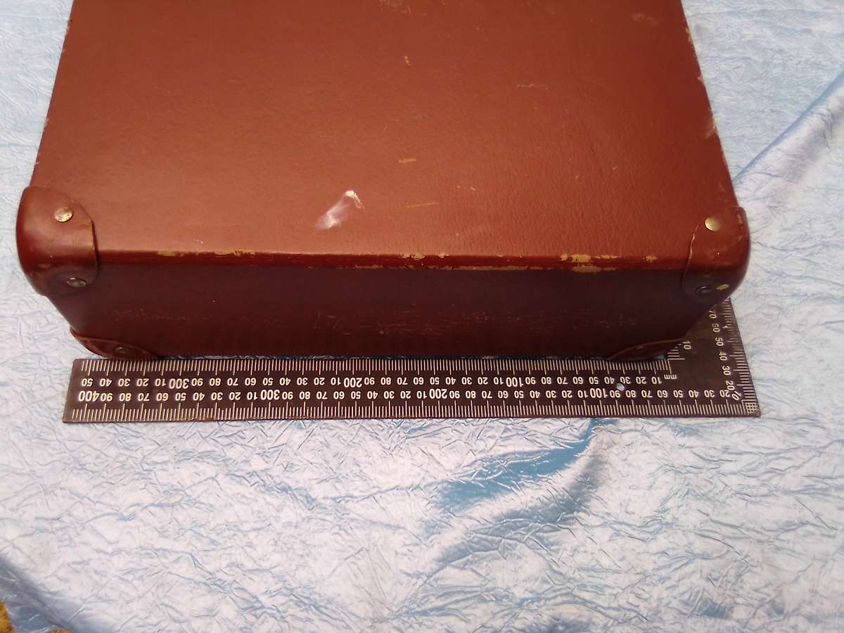 Retro briefcase/storage box with keys.  Condition:  Very good.