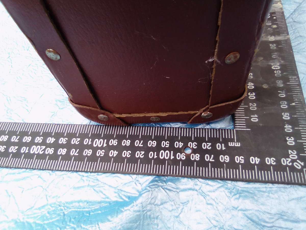 Retro briefcase/storage box with keys.  Condition:  Very good.