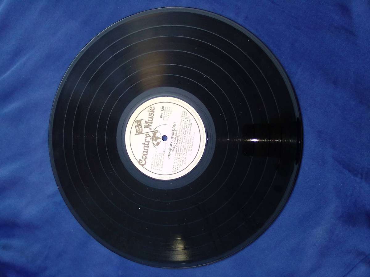 L.P.  Crying My Heart . Sally Vaughn. Cover: Very good.  L.P.:Very good.