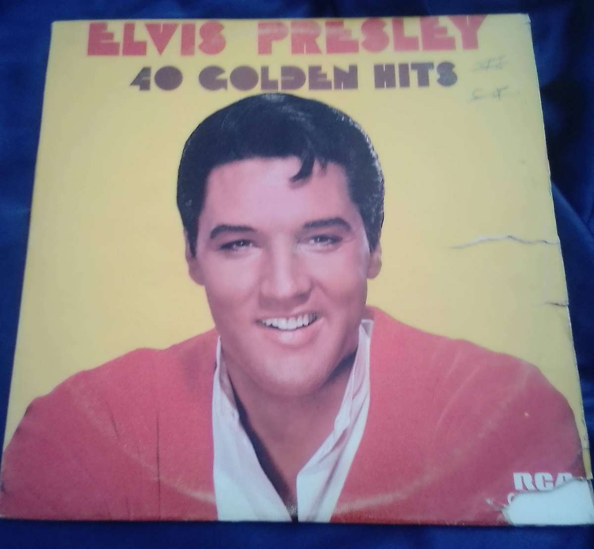 L.P.  "Elvis Presley". 40 Golden Hits.  Double LP   Cover: Good. L.P.: Good.