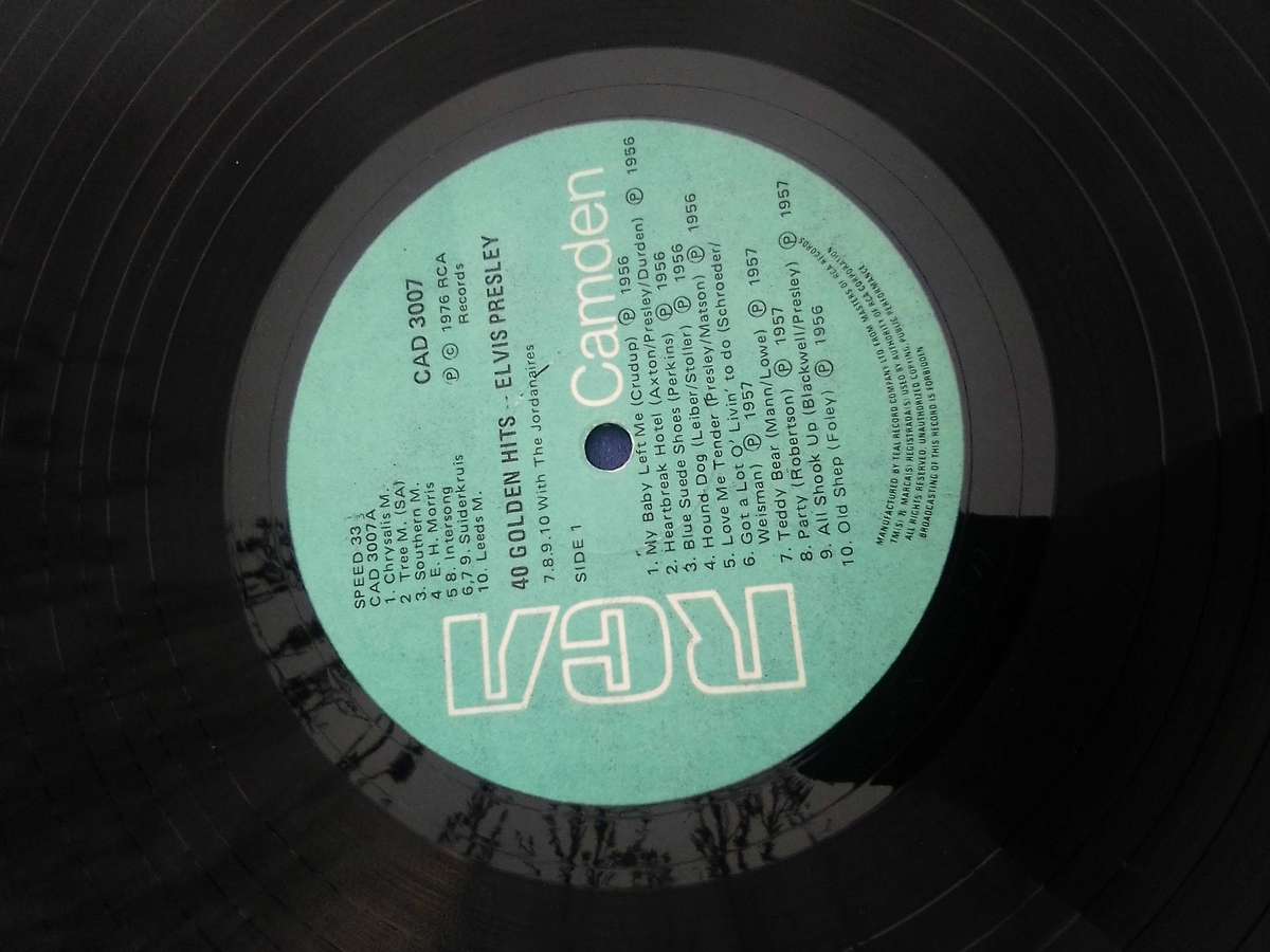 L.P.  "Elvis Presley". 40 Golden Hits.  Double LP   Cover: Good. L.P.: Good.