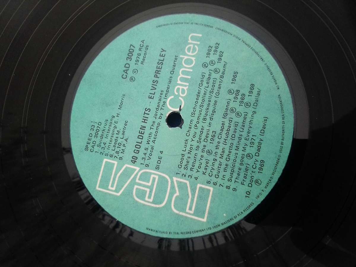 L.P.  "Elvis Presley". 40 Golden Hits.  Double LP   Cover: Good. L.P.: Good.