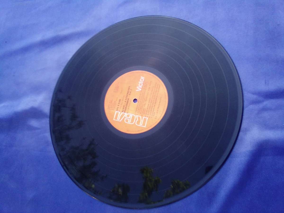L.P. Vinyl Record. Elvis. A legendary performer.  VG  VG