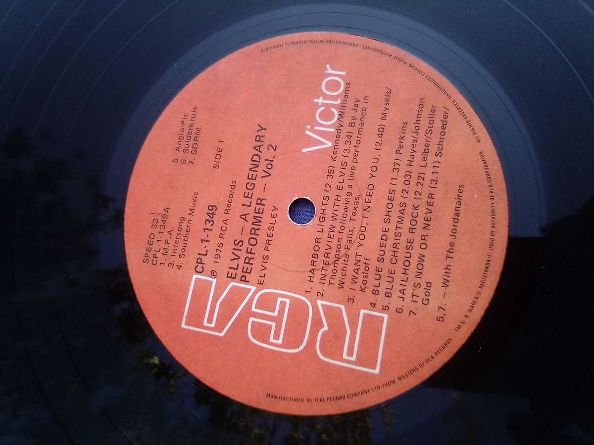 L.P. Vinyl Record. Elvis. A legendary performer.  VG  VG