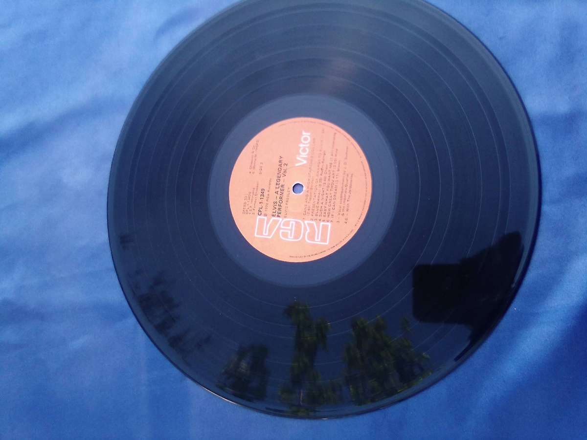 L.P. Vinyl Record. Elvis. A legendary performer.  VG  VG