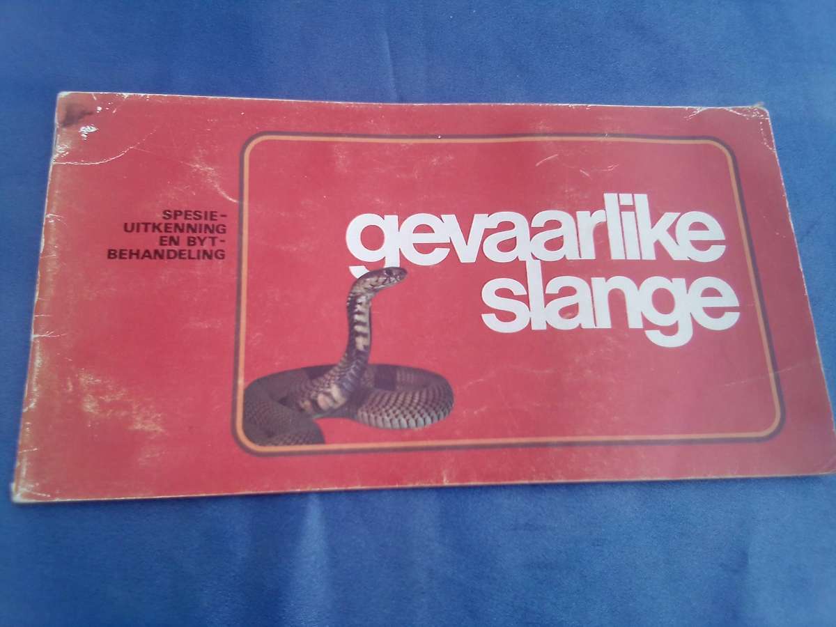 " Gevaarlike Slamge/Dangerous Snakes"   Soft cover.