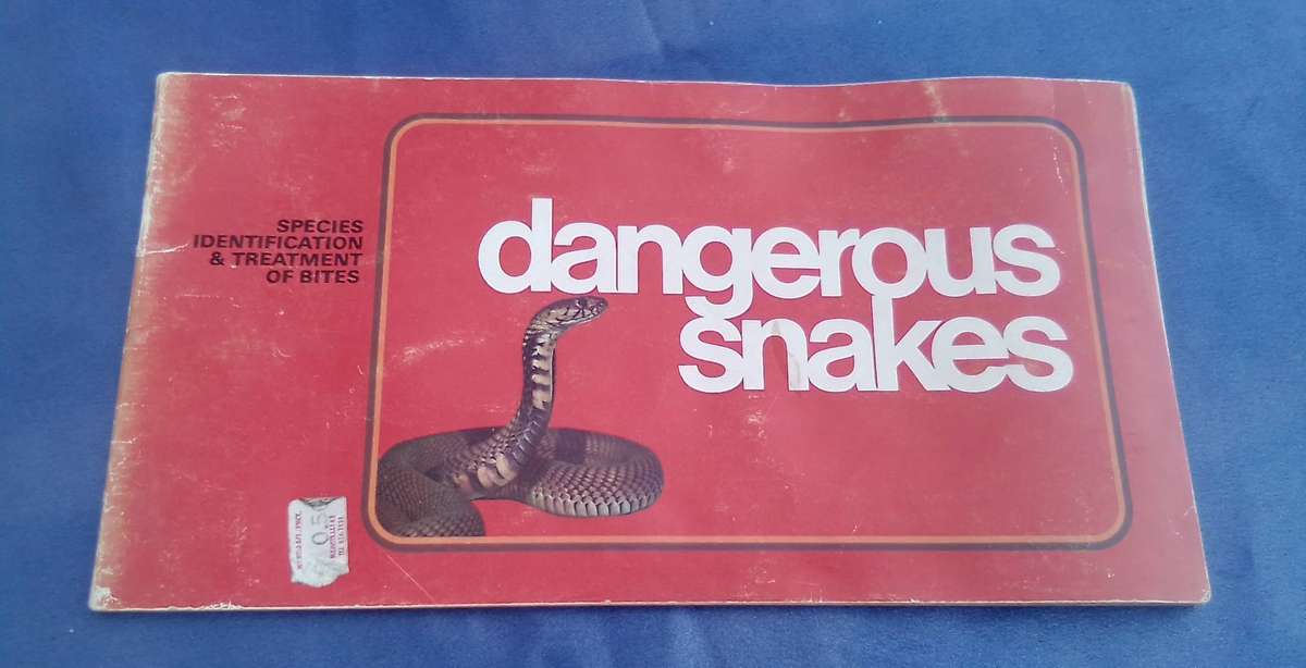 " Gevaarlike Slamge/Dangerous Snakes"   Soft cover.