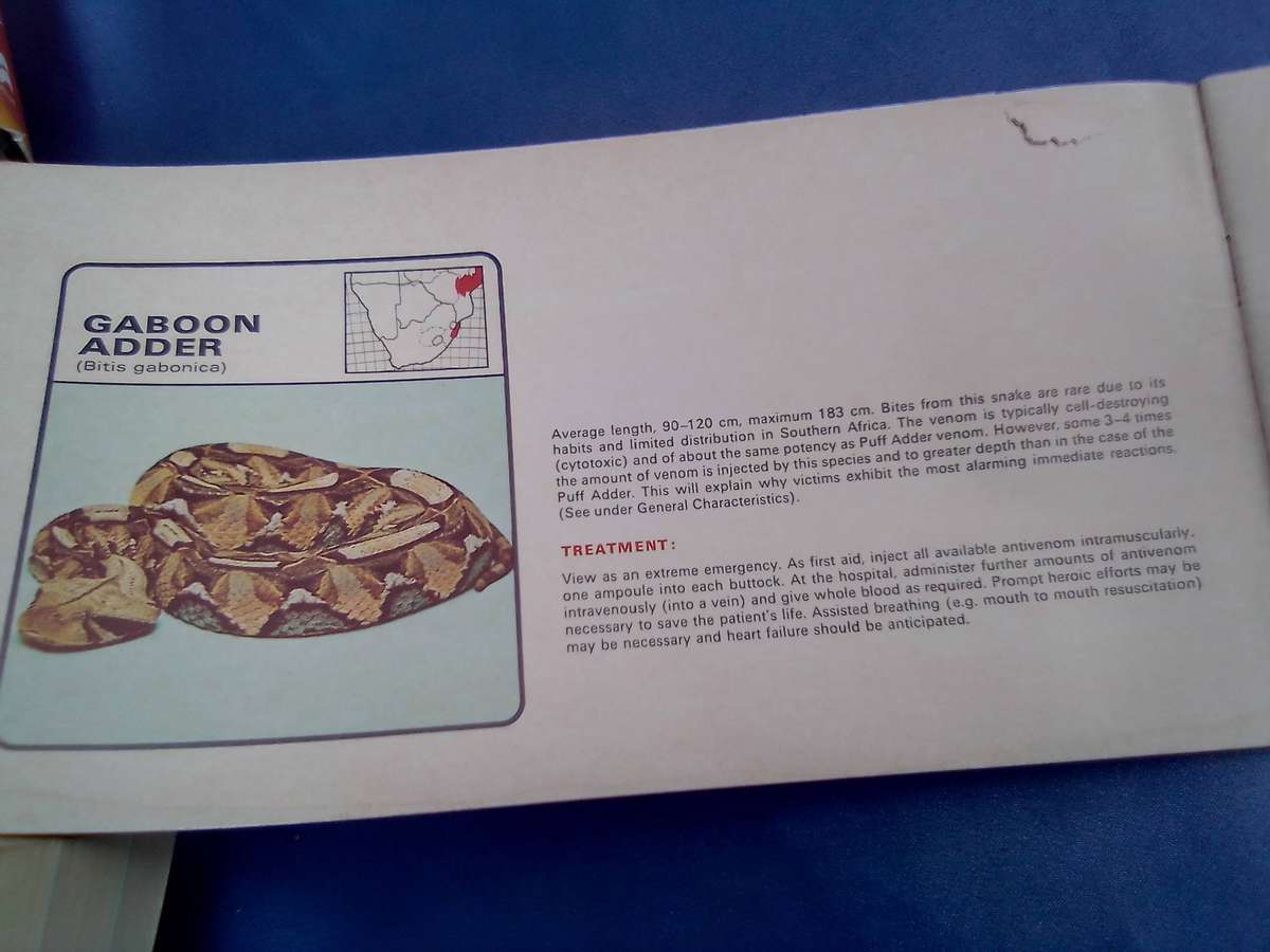 " Gevaarlike Slamge/Dangerous Snakes"   Soft cover.