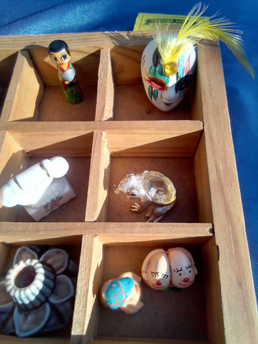 Printer's-tray (small 400x300) c/w ornaments