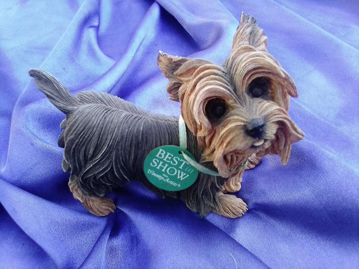 Large figurine of "Best on Show."  Terrier.