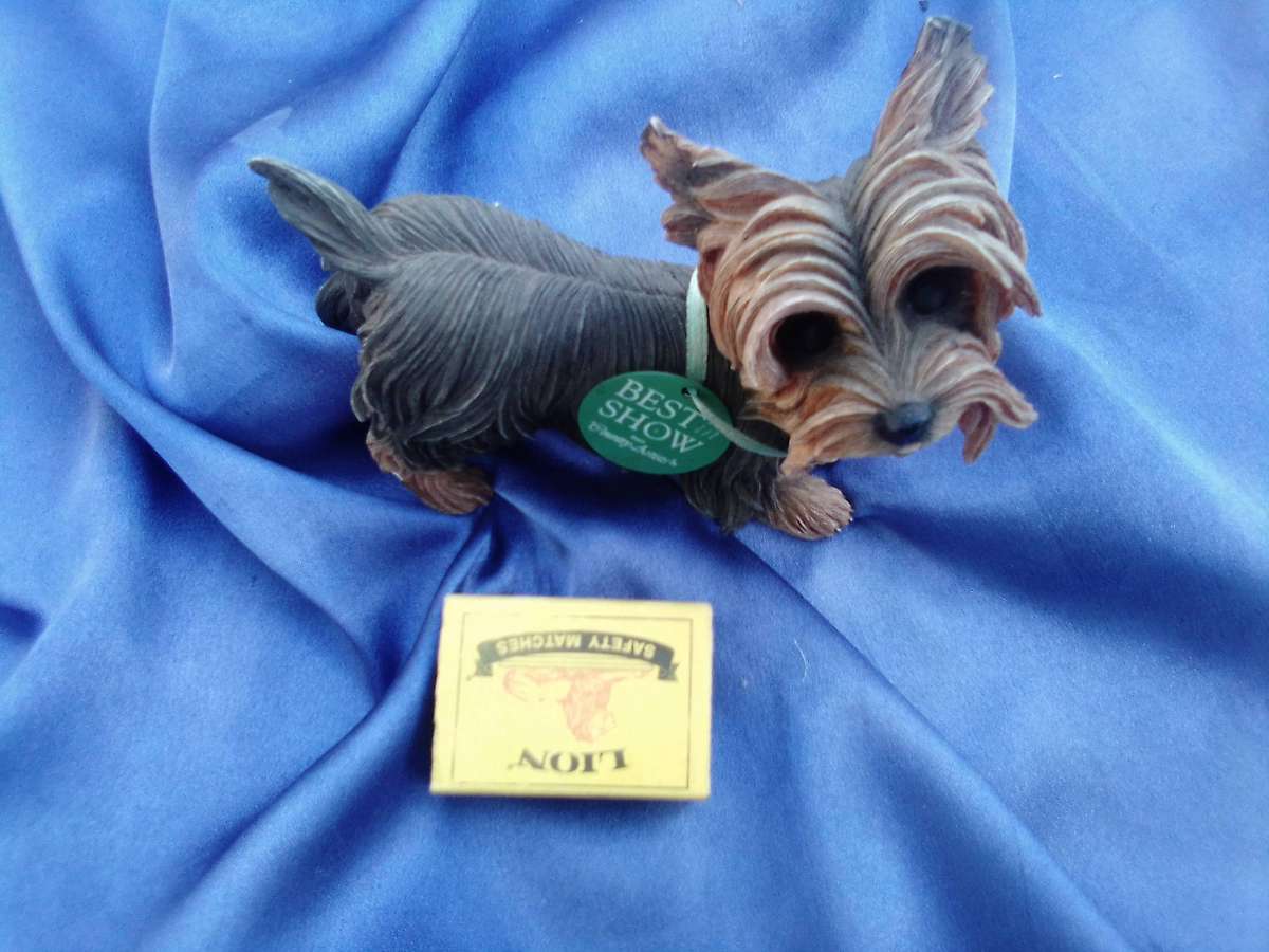 Large figurine of "Best on Show."  Terrier.