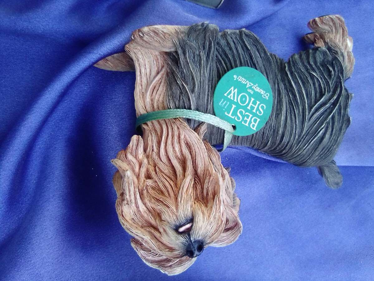 Large figurine of "Best on Show."  Terrier.