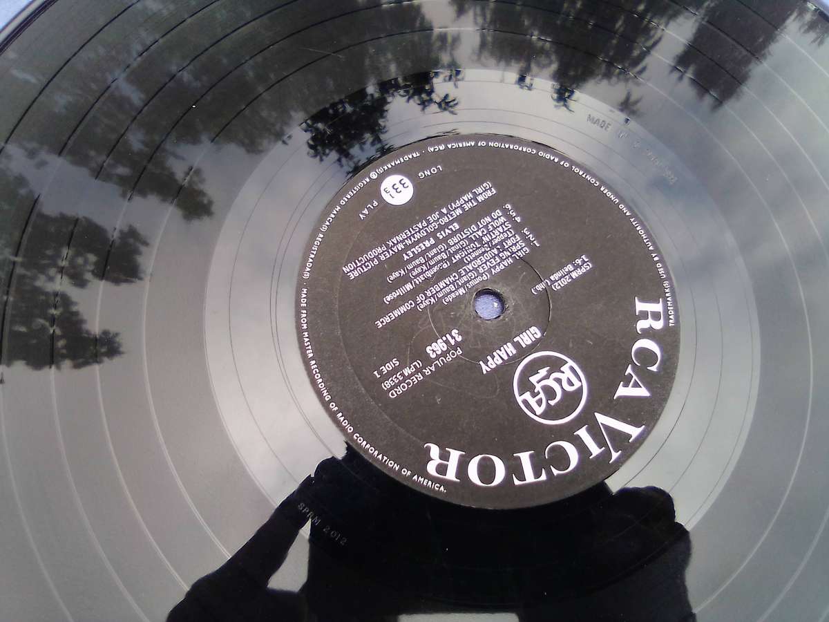 L.P.  Elvis.  Girl Happy.  VG  VG