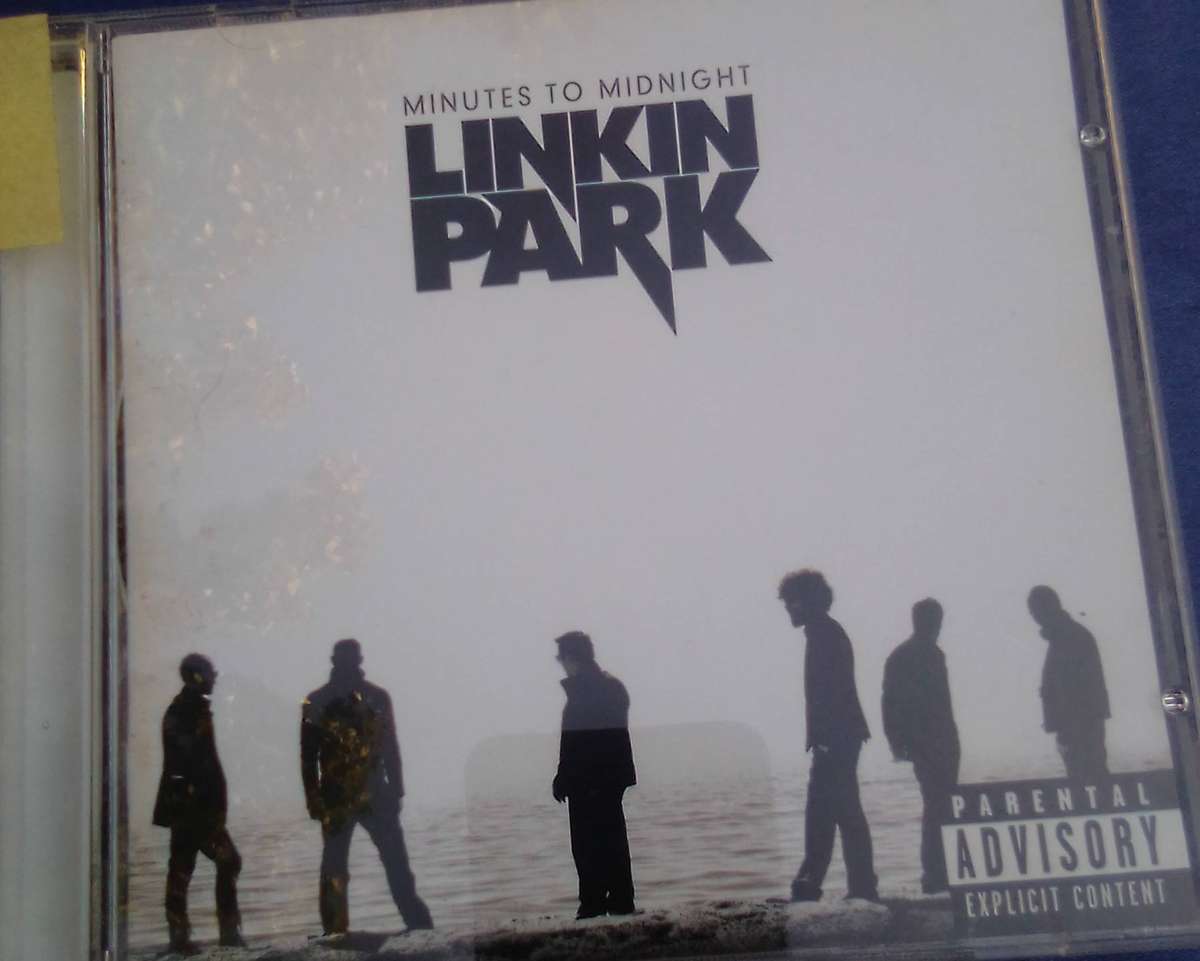 CD.  Linkin Park.  Minutes to Midnight.