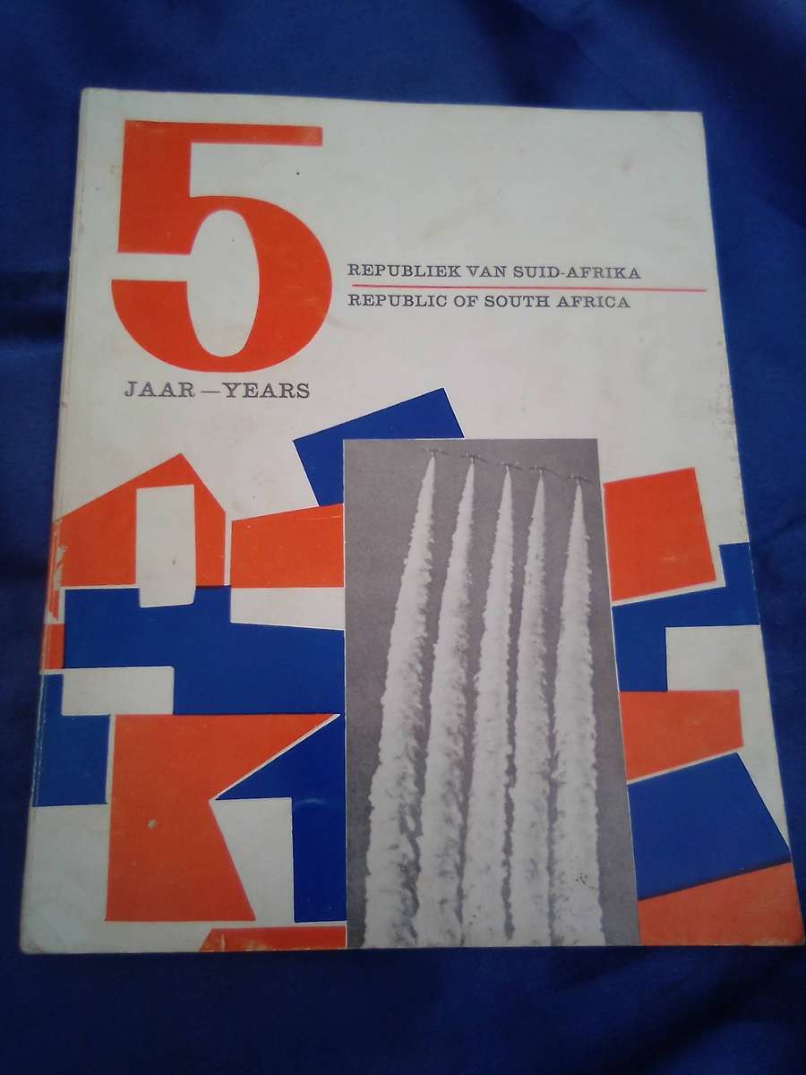 1966.  "5 Jaar-Years". Republiek van Suid-Afrika..  Soft  cover.