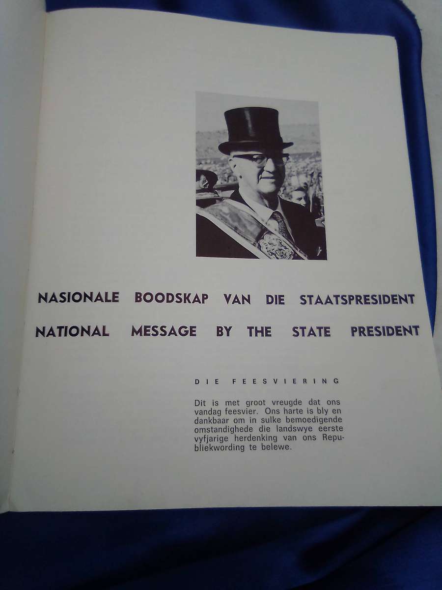 1966.  "5 Jaar-Years". Republiek van Suid-Afrika..  Soft  cover.