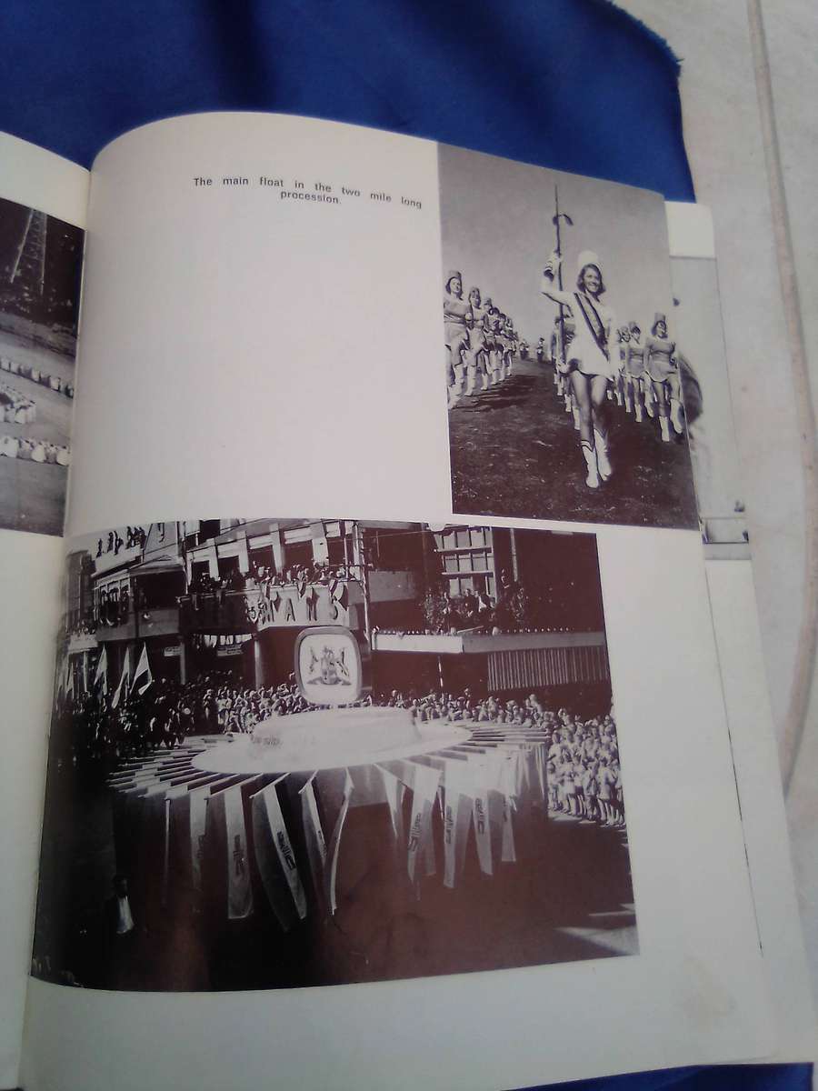 1966.  "5 Jaar-Years". Republiek van Suid-Afrika..  Soft  cover.