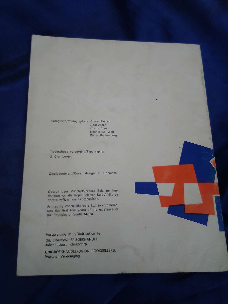 1966.  "5 Jaar-Years". Republiek van Suid-Afrika..  Soft  cover.