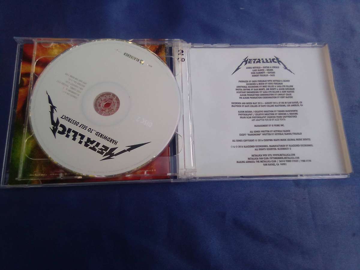 CD. Metallica. 2 CD Set   Hardwired to self-destruct.