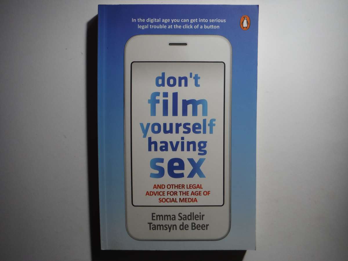 Don't Film Yourself Having Sex - Paperback - Emma Sadleir